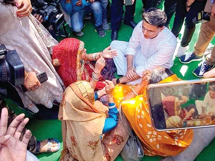 ‘हमें भी गोली मार दीजिए, बदसलूकी तो मत कीजिए’