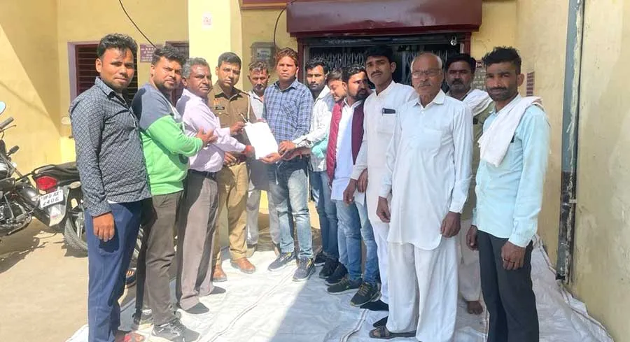 अडानी ग्रुप में हुए करोड़ों रुपए के गबन के विरोध में कांग्रेस ने प्रदर्शन किया