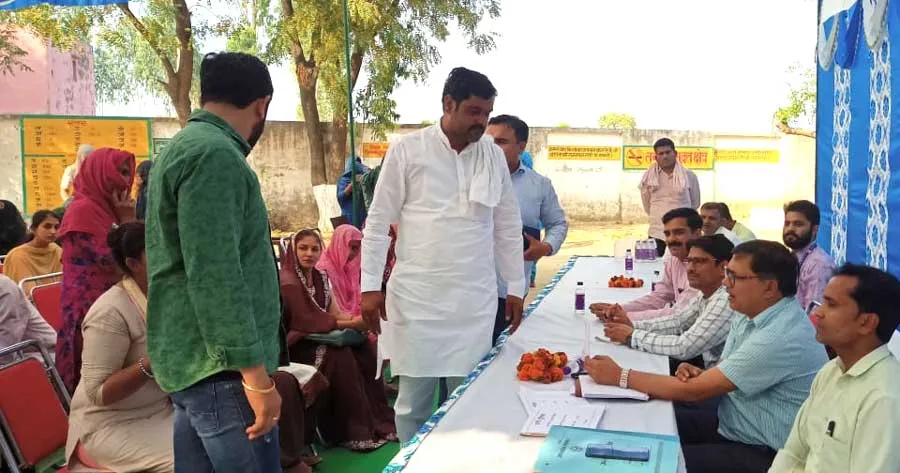 मुंडेट कलां में सीडीओ व हिंगोखेड़ी में बीडीओ ने सुनी समस्याएं