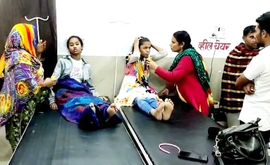 संदिग्ध परिस्थितियों में बेहोश हुई तीन छात्राएं, भर्ती