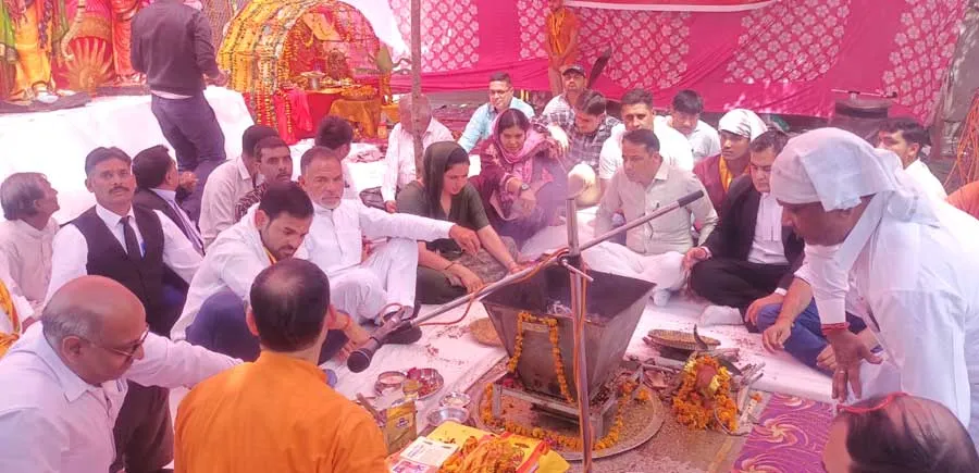 अखंड पाठ के समापन पर हवन और भंडारा