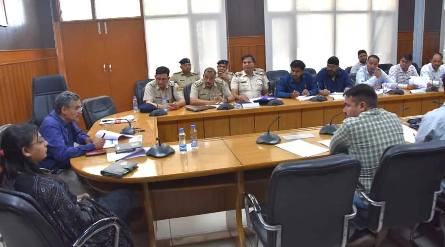 सडक़ मार्गों पर साईनेज और मार्किंग जरूरी, उल्लंघन पर करेंं चालान