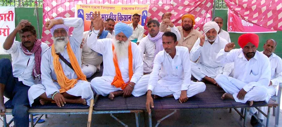 बेमियादी पड़ाव पर डटे, किसान महापंचायत कल