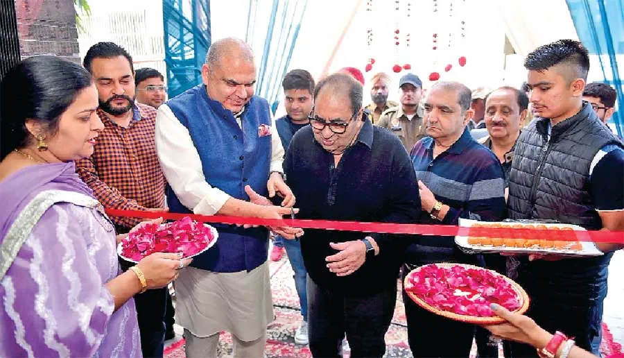 सरकार स्वास्थ्य सुविधाओं को बेहतर बनाने के लिए सभी से ले रही फीडबैक: सांसद