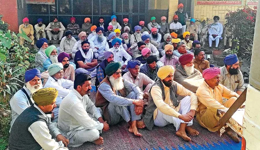 डॉक्टरों के तबादले को लेकर भड़के गांव फफड़े भाईके के लोग