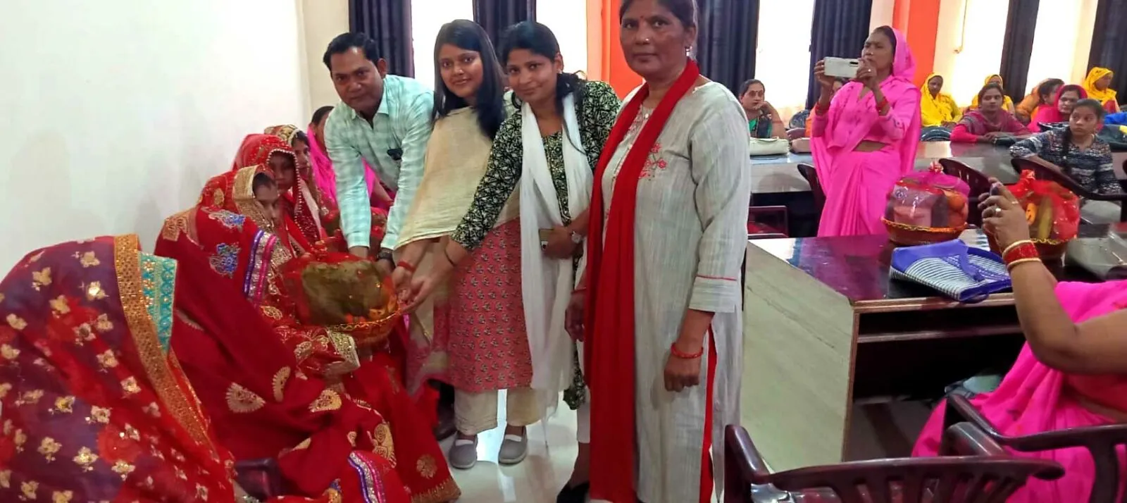 Poshan Pakhwada: एसडीएम ने पोषण पखवाड़ा कार्यक्रम के तहत गर्भवती महिलाओं की गोद भराई