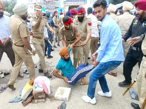 मोहाली में अमृतपाल समर्थकों पर पुलिस का बड़ा एक्शन