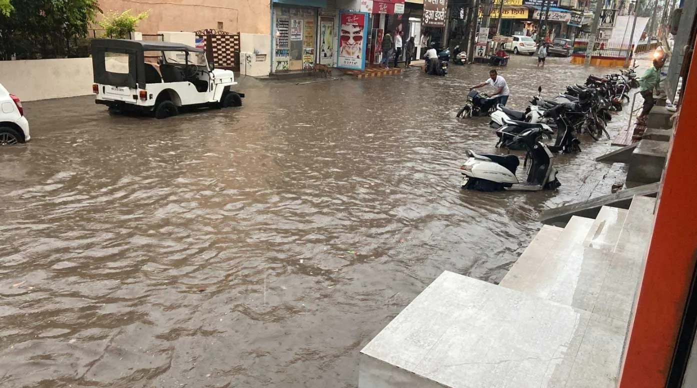 बारिश बढ़ा रही किसानों का दर्द, वीरवार दोपहर बाद हुई बरसात ने फिर फेरा अरमानों पर पानी