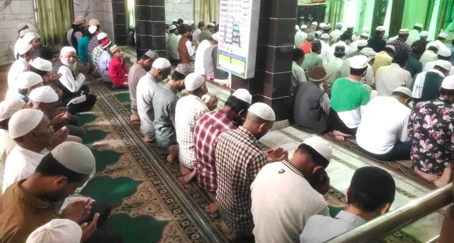 अक़ीदत के साथ अदा की गई रमजान के पहले जुमा की नमाज