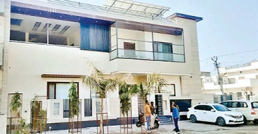 अग्रवाल ग्रुप के दस ठिकानों पर आयकर छापे की कार्रवाई दूसरे दिन भी जारी
