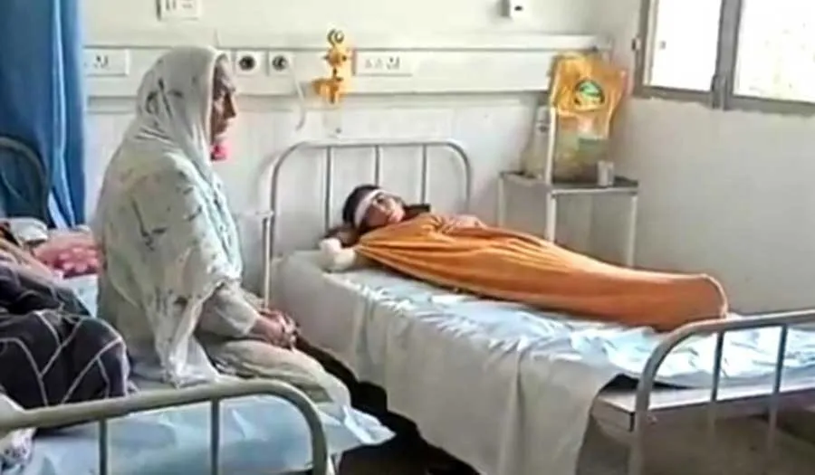 कॉलेज से घर लौट रही छात्राओं पर दो बाईक सवार युवकों ने किया हमला