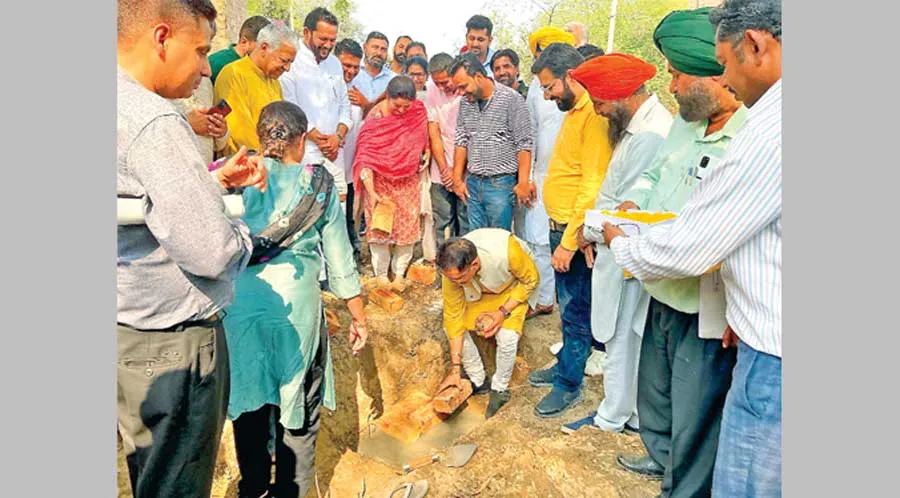 कैबिनेट मंत्री अरोड़ा ने सिविल अस्पताल में नये कमरों का रखा नींव पत्थर