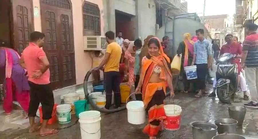 15 दिनों से लोग तरसे पीने के पानी के लिए