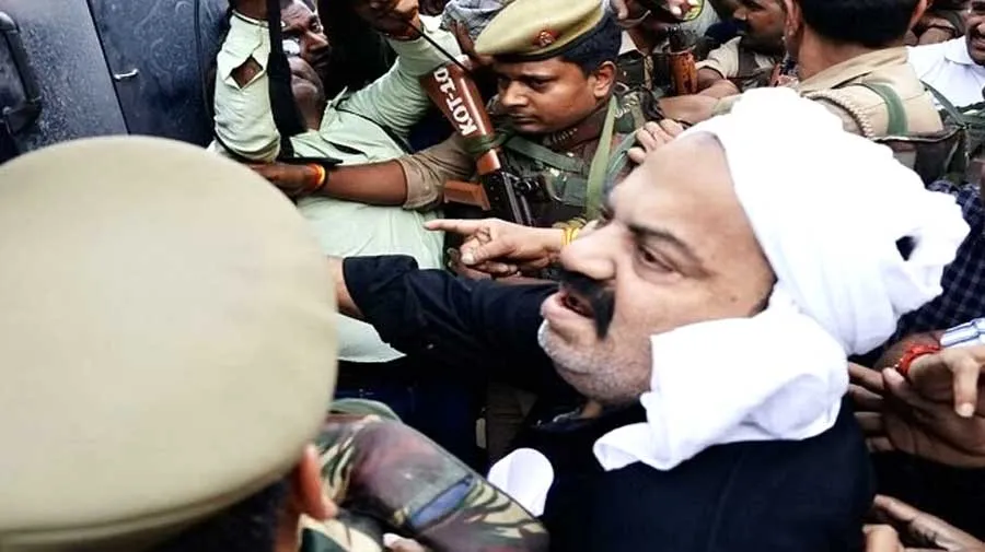 Atiq Ahmed: आतंक का अंत आतंक के साथ, विपक्ष के निशाने पर योगी