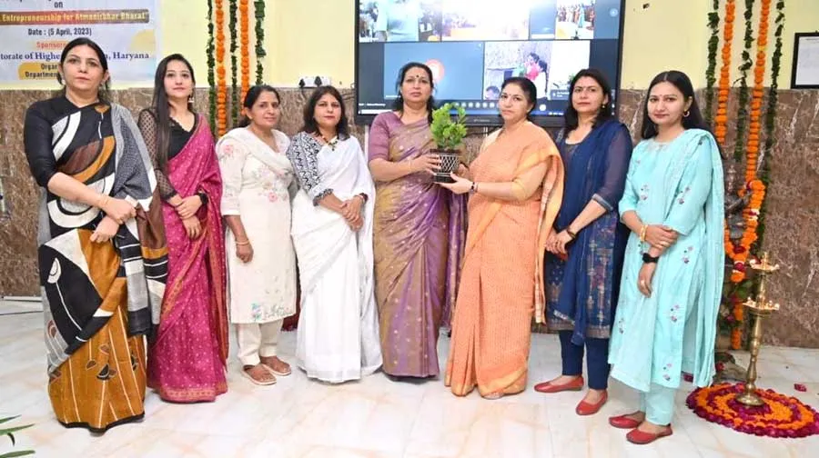 आत्मनिर्भर भारत के लिए महिला उद्यमिता विषय पर कार्यशाला का आयोजन