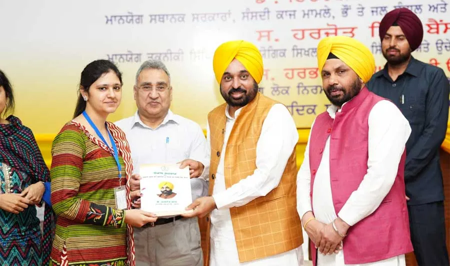 मुख्यमंत्री मान ने 409 नवनियुक्त कर्मचारियों को बांटे नियुक्ति पत्र