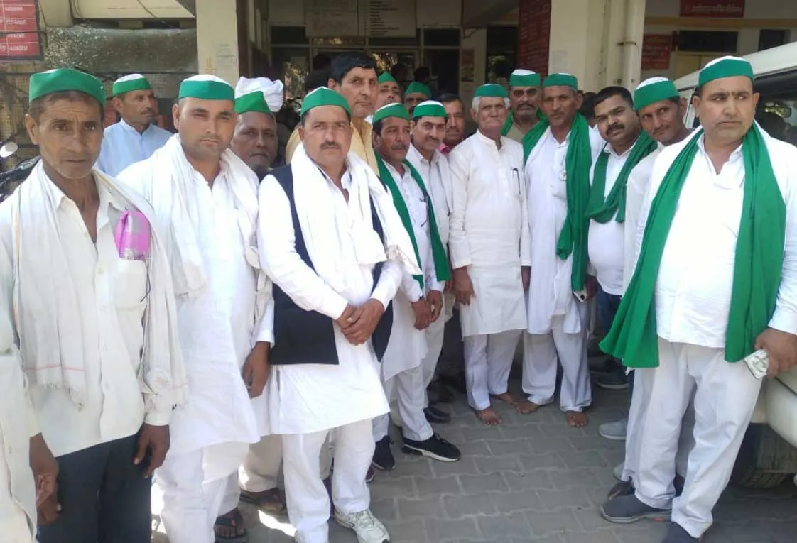 Ghaziabad: भाकियू ने मोदीनगर तहसील में जड़ा ताला, धरना शुरू  