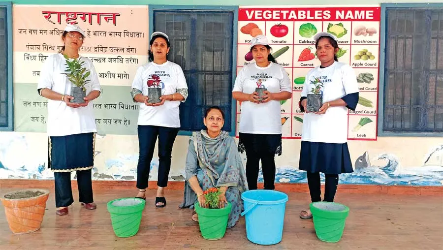 विश्व धरती दिवस: यूथ वीरांगनाओं ने पर्यावरण की शुद्धता के लिए लगाए पौधे