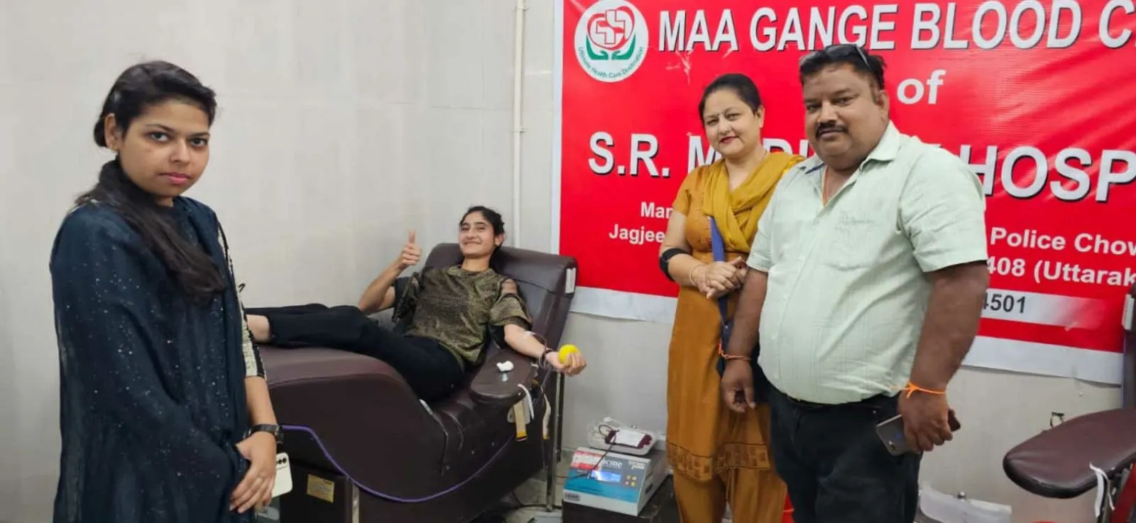 राधिका ने खूनदान कर मनाया 18वां जन्मदिन