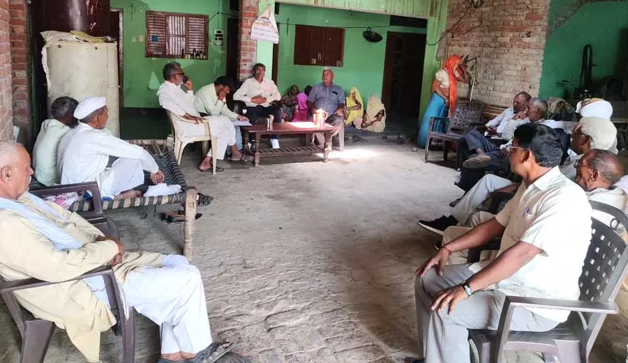 किसानों से मुलाकात कर भूसा दान की मांग