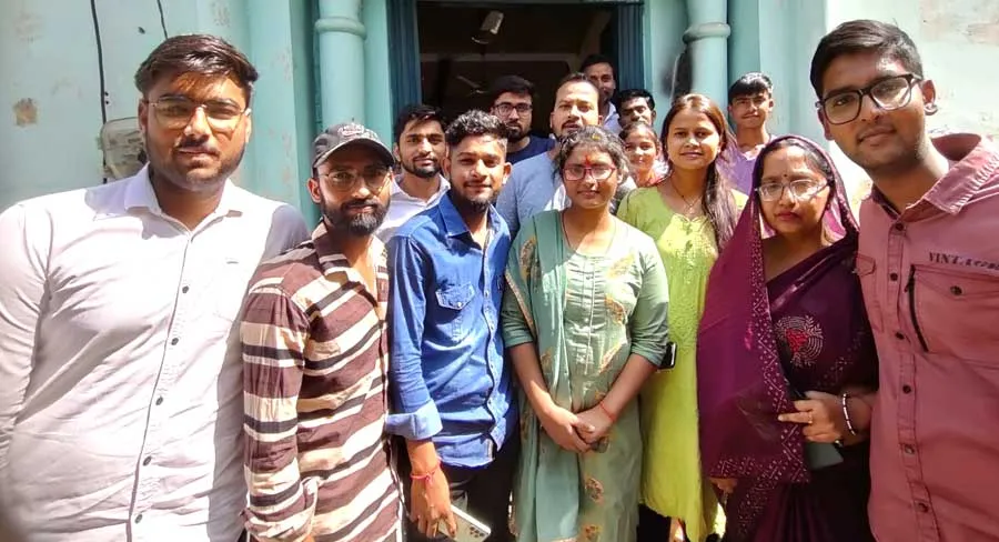पैतृक गांव सतोहा पहुंचने पर नम्रता सिंह का हुआ भव्य स्वागत