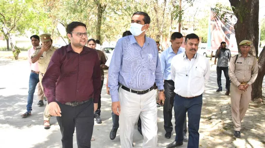 निकाय चुनाव : डीएम ने नामांकन स्थल का निरीक्षण किया