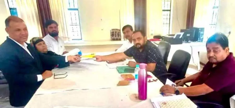 अध्यक्ष पद के लिए सपा प्रत्याशी शकीला ने किया नामांकन