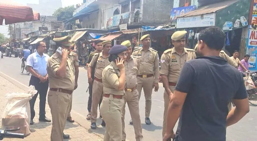 ए एस पी अनुकृति शर्मा ने मारा छापा, आतिशबाजी जब्त दो विक्रेता हिरासत में