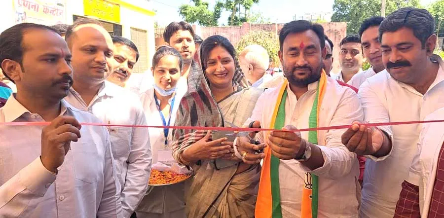 सांसद ने सीएचसी में आयोजित स्वास्थ्य मेले के दौरान टीबी रोगियों को किया पोषाहार किट का वितरण