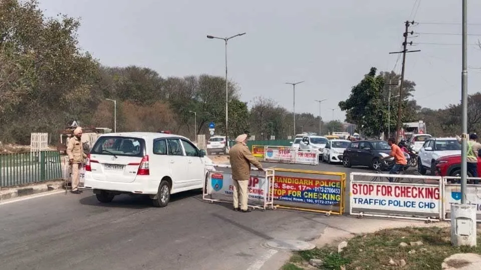 Chandigarh: चंडीगढ़-मोहाली बॉर्डर पर मार्च के दौरान निहंगों के दो धड़े आपस में भिड़े, एक निहंग सिंह का कटा हाथ