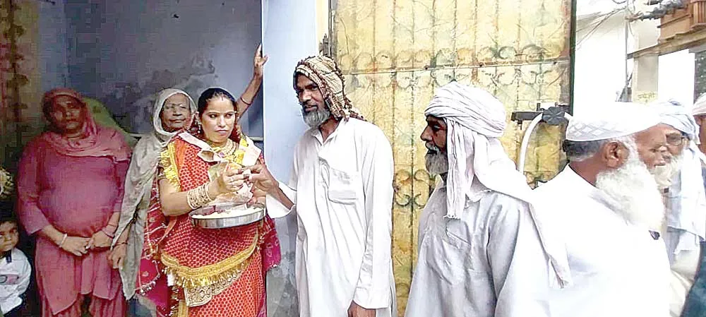 दो मजहबों के भाईचारे ने पेश की इन्सानियत की मिसाल, मुस्लिम भाईयों ने भरा हिंदू बेटी का भात