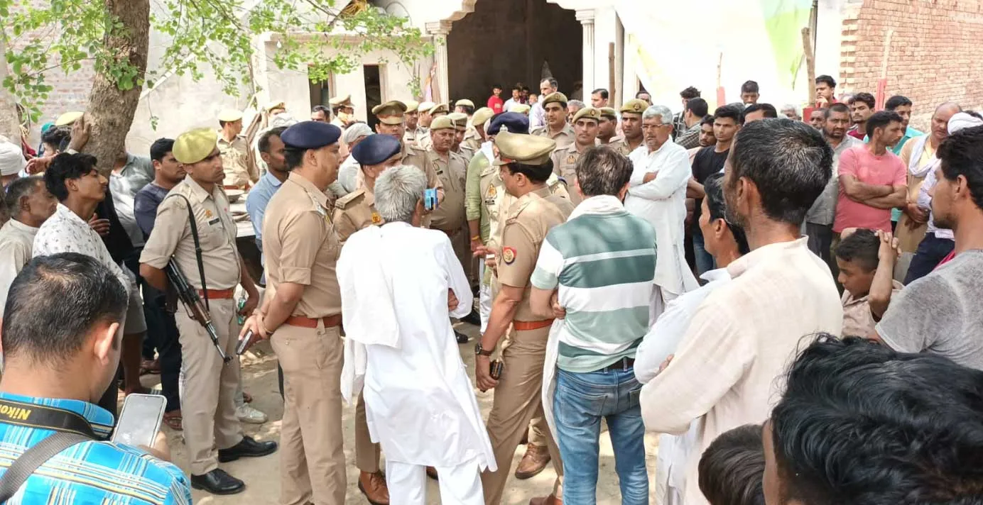 शराब पीने का विरोध करने पर युवक ने पिता, चाचा और बुआ की गला दबाकर की हत्या