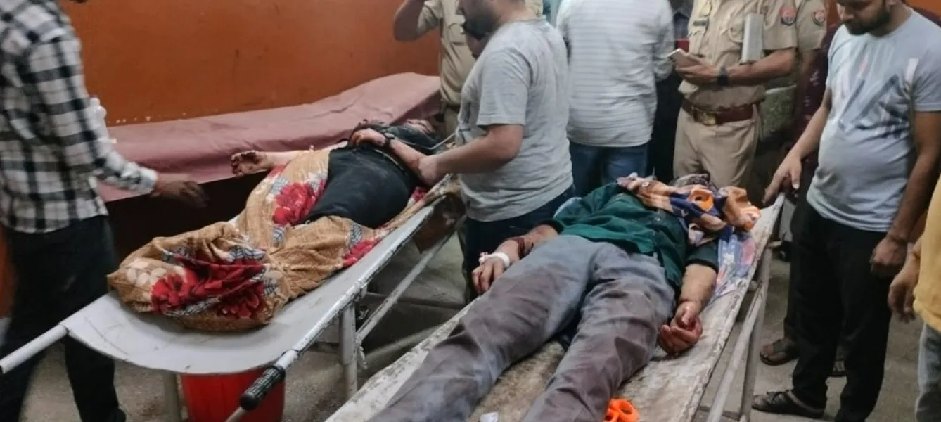 प्रेमी युगल ने होटल के कमरे में धारदार हथियार से काटे गले व हाथ की नसें, गंभीर