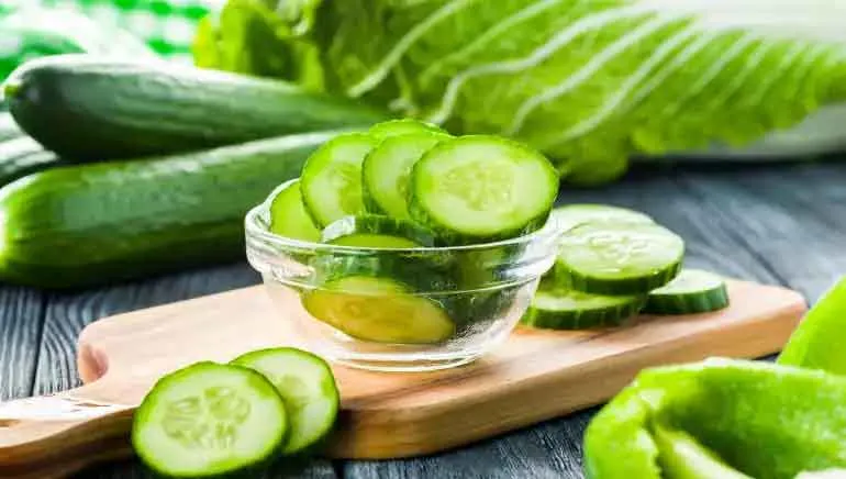 खीरा है स्वास्थ्य के लिए हीरा, आइए जानते हैं खीरा खाने के फायदे