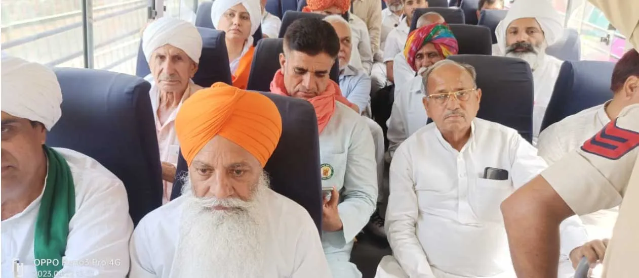 पूर्व गवर्नर सत्यपाल मलिक से मिलने पहुंचे खाप चौधरियों को दिल्ली पुलिस ने लिया हिरासत में  