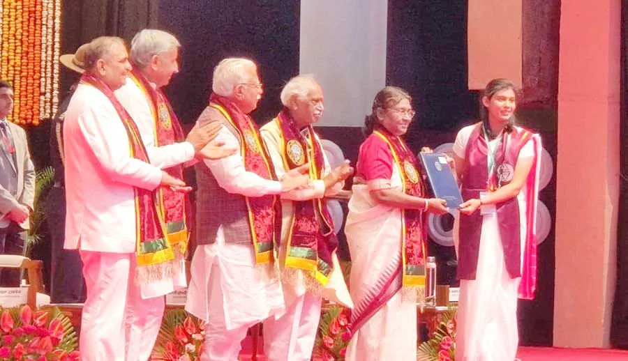 हकृवि के दीक्षांत समारोह में राष्ट्रपति द्रौपदी मुर्मु ने भेंट की उपाधियां
