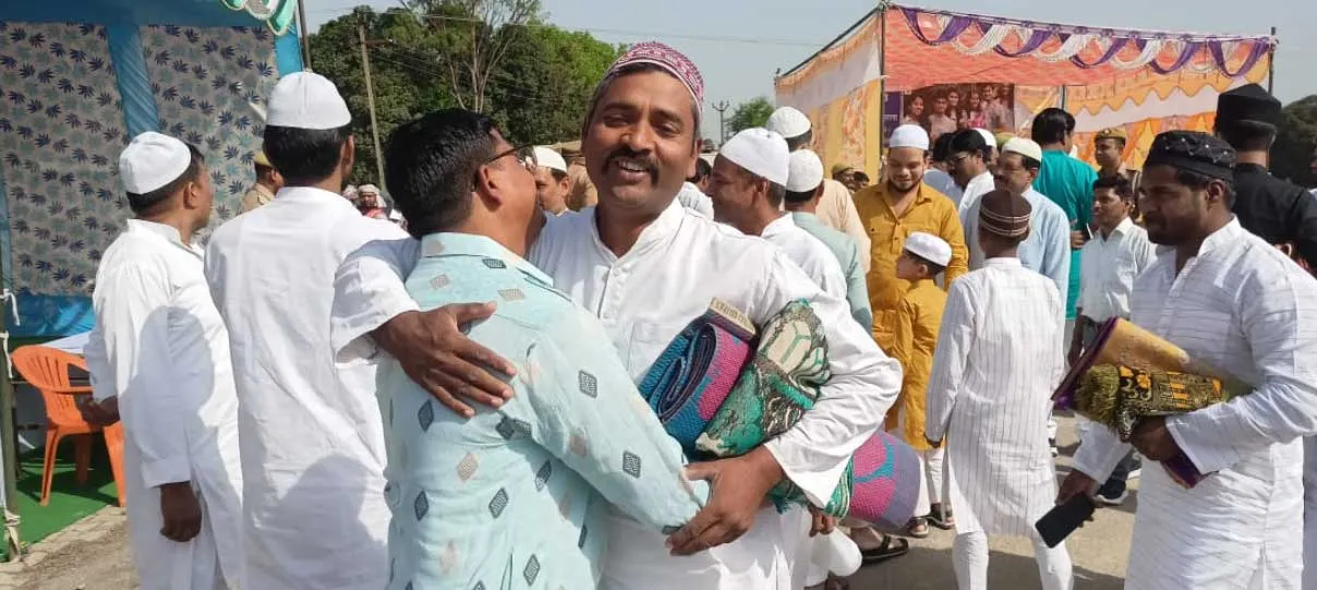 ईद-उल-फितर पर नमाज अदा कर मांगी अमन चैन की दुआ