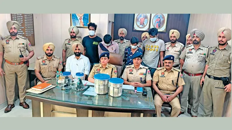 चार आरोपी गिरफ्तार, 38 लाख 60 हजार रूपये की राशि बरामद
