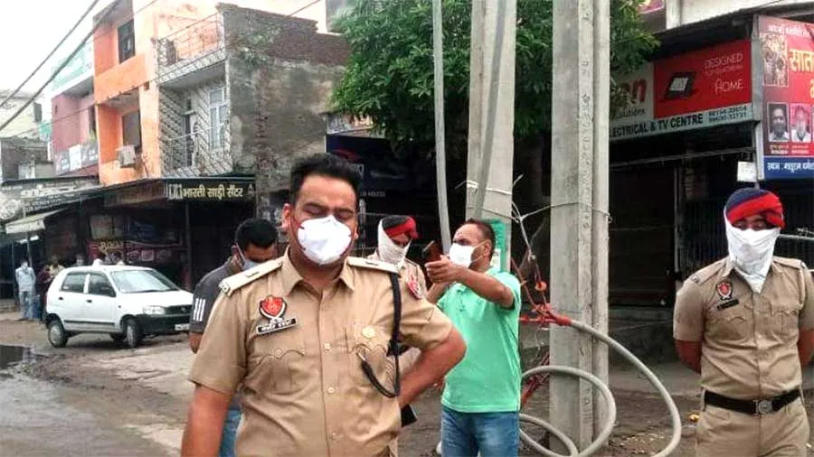 रिसने वाली जहरीली गैस कौन सी और कहां से निकली, पुलिस प्रशासन असमंजस में