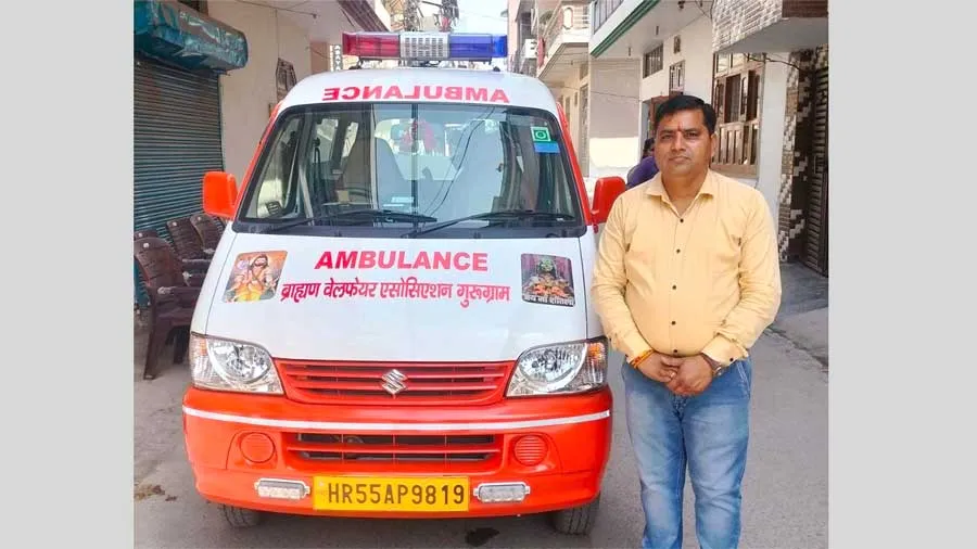 जुनून-ए-समाजसेवा…अजय ने चंदा जुटाकर शुरू की एम्बुलेंस सेवा
