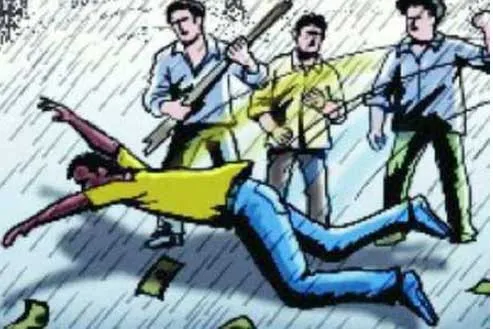 बाइक सवार युवक से मारपीट, ईंट से वार कर सिर में मारी चोट