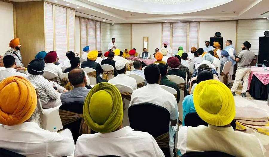 पिछली सरकारों ने पर्यटन निगम की संपत्तियों को अपने चहेतों को बेचा : बरसट