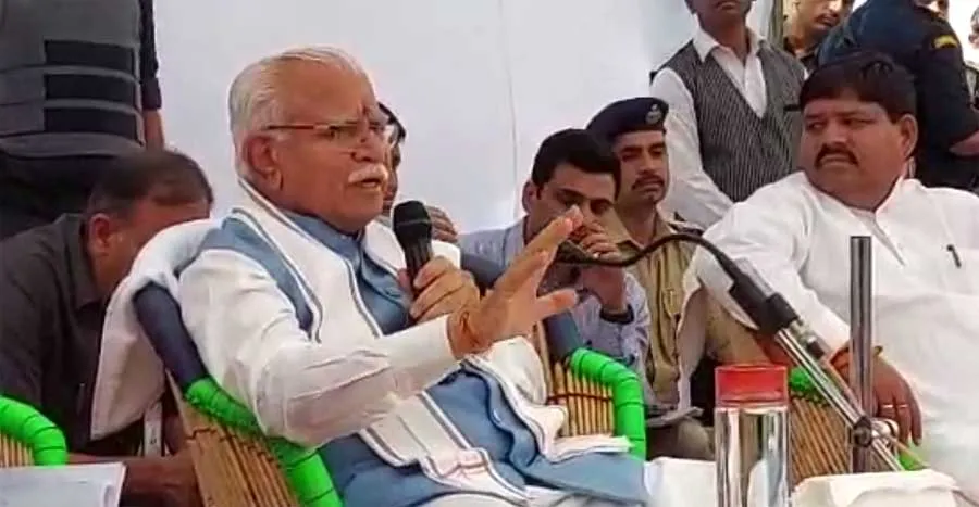 हरियाणवी अंदाज में चारपाई व मुढ्ढों पर बैठकर सीएम खट्टर ने कर दिया बड़ा ऐलान