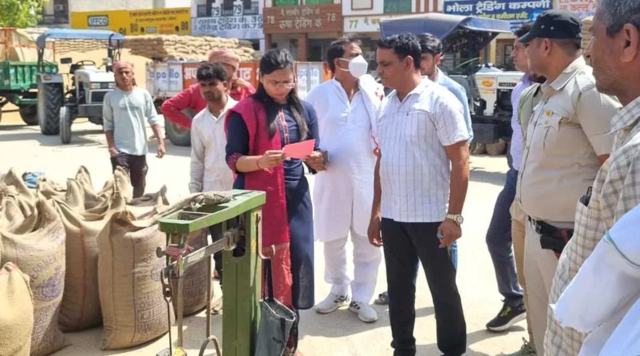 उप मंडल अधिकारी ने किया अनाज मंडी का औचक निरीक्षण