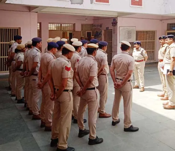 पुलिस उपायुक्त ने किया खरखौदा थाने का औचक निरीक्षण