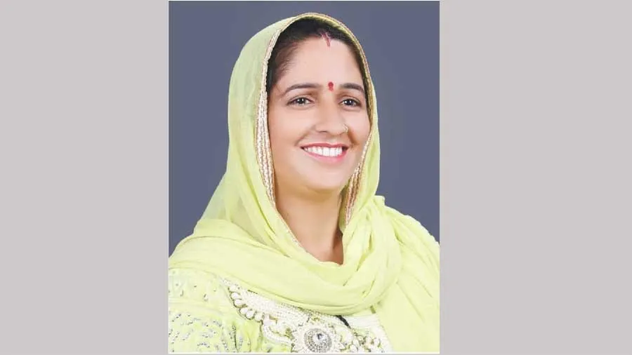 टिकट की दौड़ में सब धुरंधर धारावायी, पुष्पा बनी भाजपा प्रत्याशी