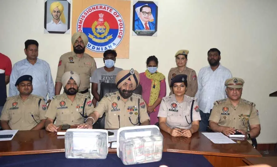 कारोबारी को रास्ते में घेर कर मारपीट कर हत्या करने और लूटपाट करने का मामला