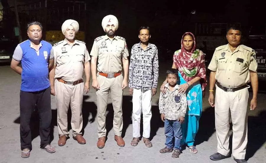 लापता 6 वर्षीय बच्चे को पुलिस ने 6 घंटे में ढूंढकर वारिसों को सौंपा