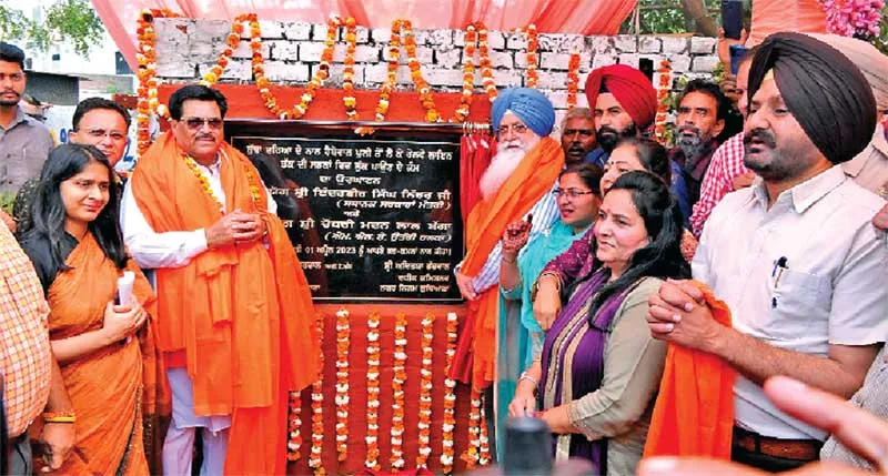 कैबिनेट मंत्री ने सड़क निर्माण व पार्क के नवीनीकरण प्रोजेक्ट्स का किया उद्घाटन