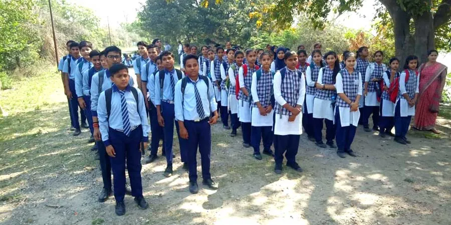 शिखर शिक्षा सदन के छात्र छात्राओं को कराया गया रामसर साइट- हैदरपुर वेटलैंड का भ्रमण